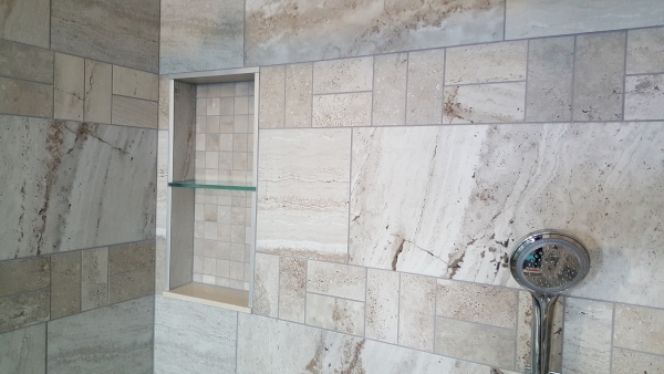 Shower alcove with glass shelf